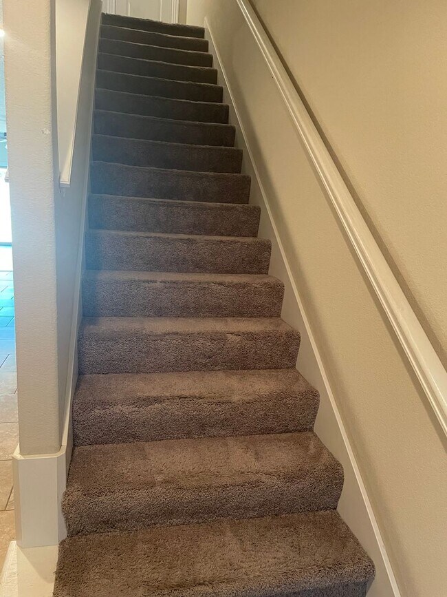 Building Photo - 3-Bedroom, 2.5-Bath TOWNHOME IN ROGERS!!!!