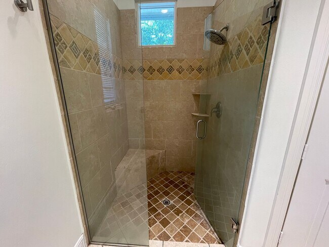 Building Photo - ANNUAL RENTAL - 3 BEDROOM + DEN/ 3 BATH SP...