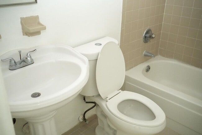 Building Photo - 1561 NE 109th St