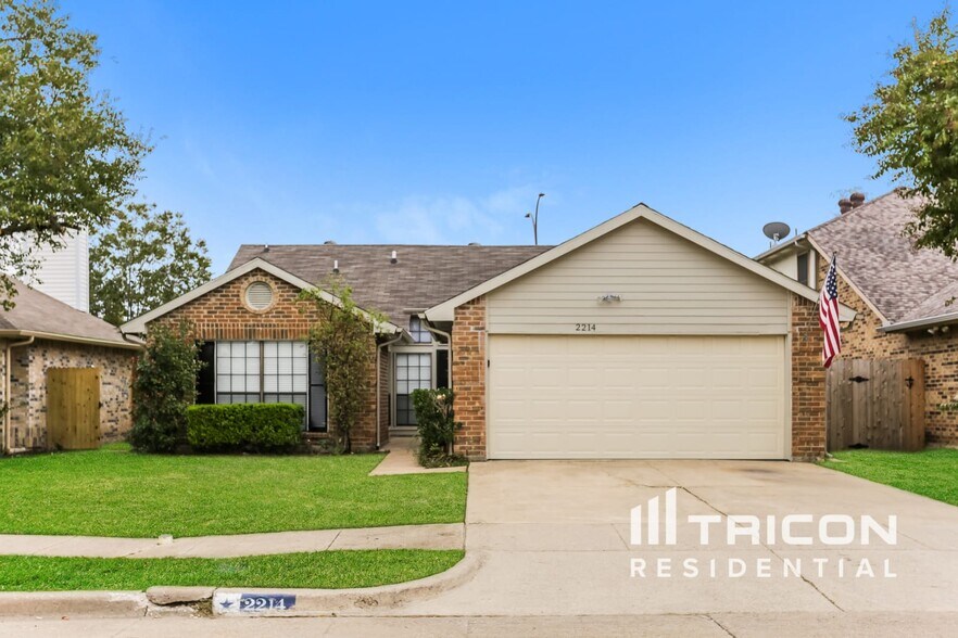 Primary Photo - 2214 Gladstone Dr