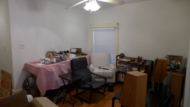 Building Photo - 136 Elgin Ave