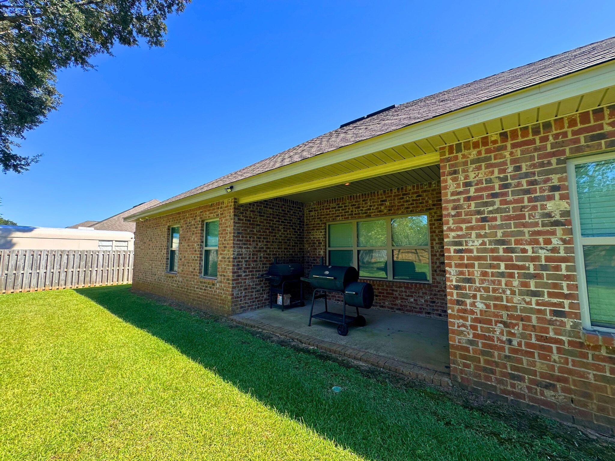 Building Photo - 11464 Oak Alley Dr S