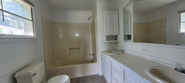 Building Photo - 3 bedroom 2 bathroom mobile home in Quarry...