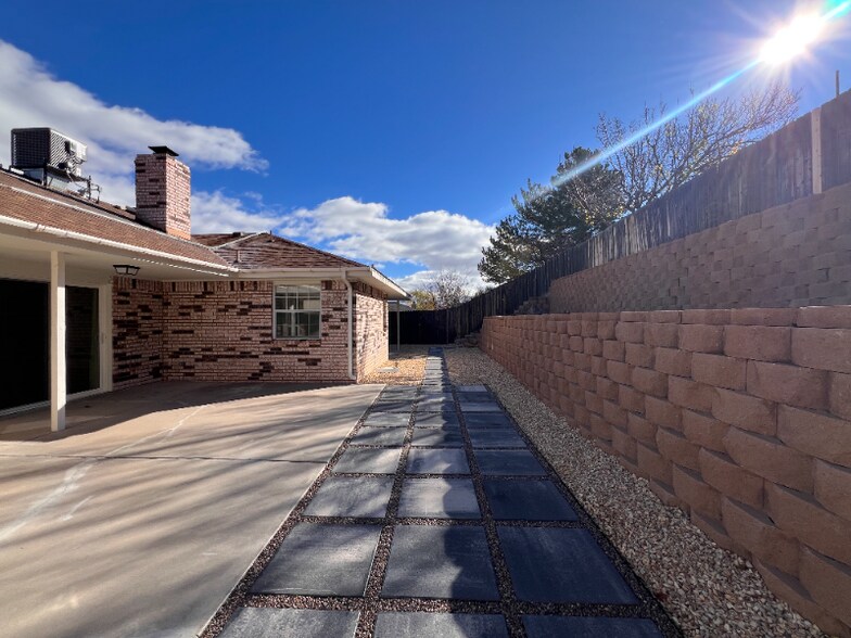 Building Photo - 4704 Sam Bratton Ave NW