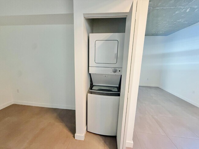 Building Photo - 1159 NW 8th Ave