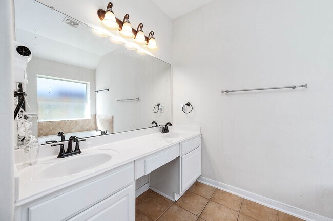 Building Photo - 7814 Rocky Peak Ln