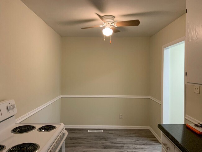 Building Photo - 3 BR between North Elm and North Church