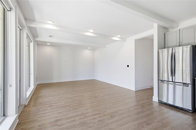 Building Photo - 4704 Sunset Trail