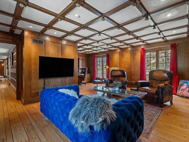 Building Photo - 1811 Breezewood Dr