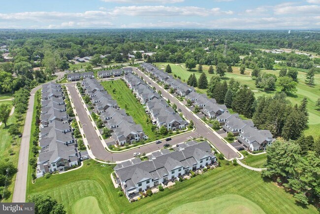 Building Photo - 2 Dogleg Ln