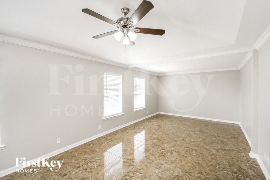Building Photo - 12665 Ashglen Dr N