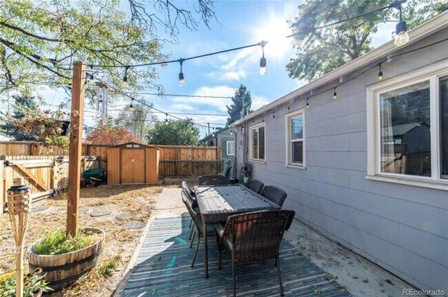 Building Photo - Nicely Remodeled 2 bedroom Bungalow.