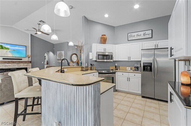 Building Photo - 4002 Oasis Blvd