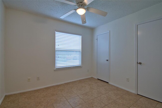 Building Photo - 12100 Lavinia Ln