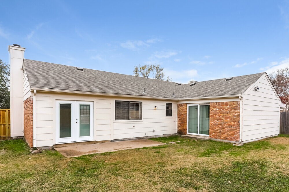 Building Photo - 2410 Bentley Dr