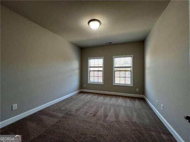Building Photo - 1075 Township Square