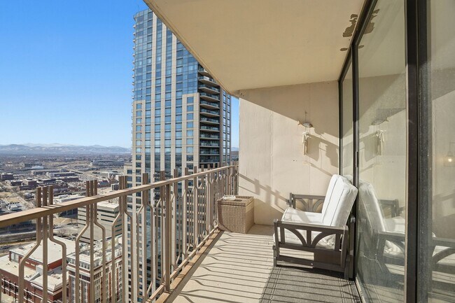 Building Photo - 35th Floor Downtown Denver Condo | 1 Bed | Private Balcony | Mountain Views