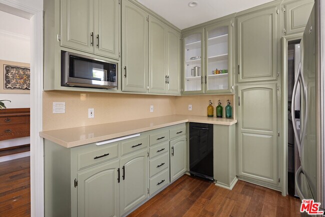 Building Photo - 1089 Palms Blvd