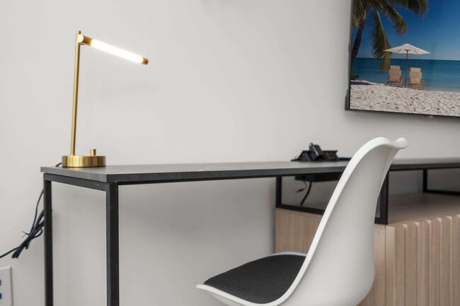 Building Photo - 225 N Miami Ave