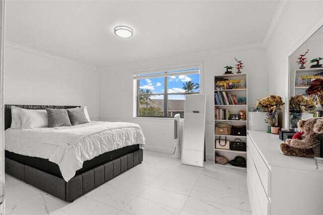 Building Photo - 1211 S Independence Dr