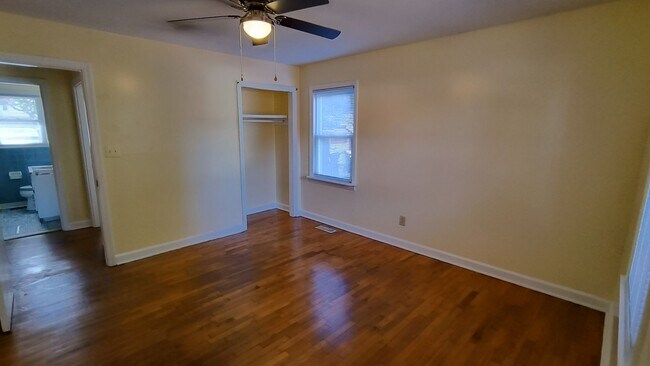 Building Photo - 5111 Palmetto Ln