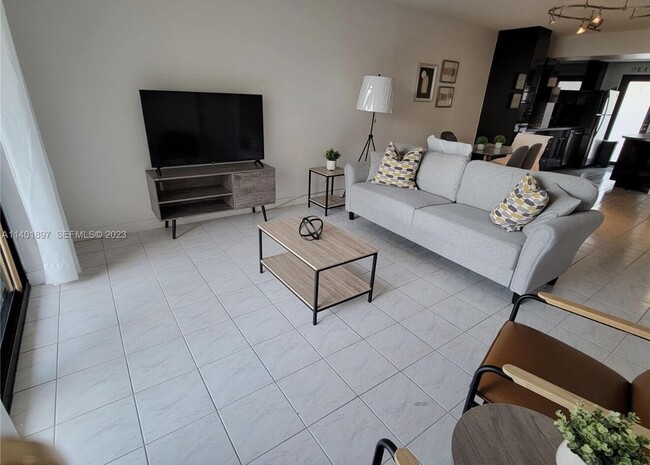 Building Photo - 801 N Ocean Blvd