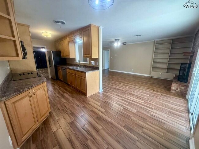 Building Photo - 2824 Barrywood Dr
