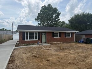Building Photo - 686 Eden Rd