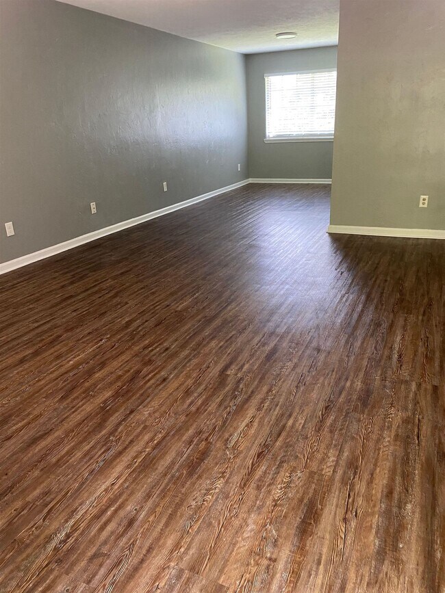 Building Photo - 903 Beard St