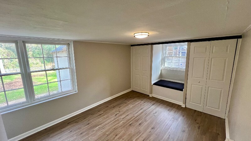 Building Photo - 1121 E Magnolia Ave