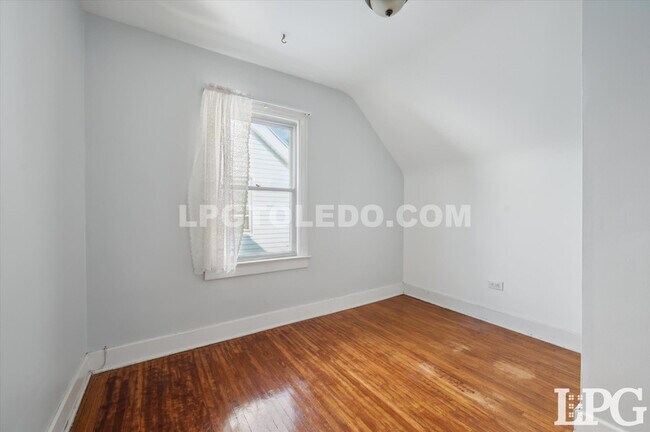 Building Photo - 2029 Berdan Ave
