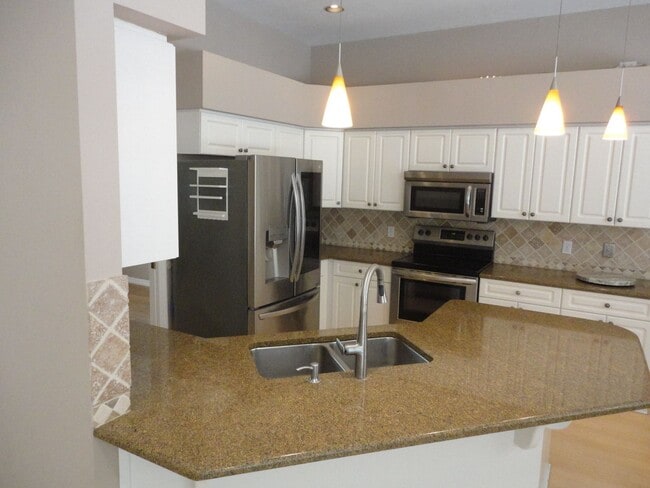 Building Photo - Beautiful 3 BR/2.5 BA in Park Avenue Subdivision