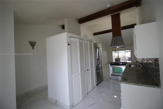 Building Photo - 10351 Juniper Ct