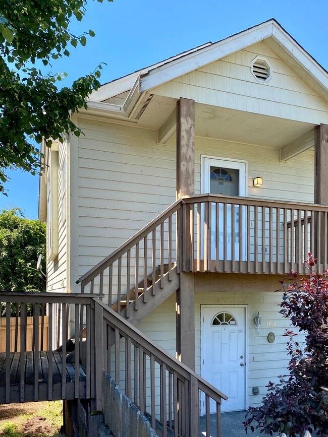 Building Photo - 1808 E Sunset Dr
