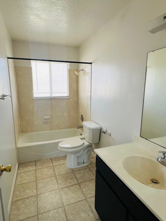 Building Photo - Beautiful townhome with air conditioner and carport