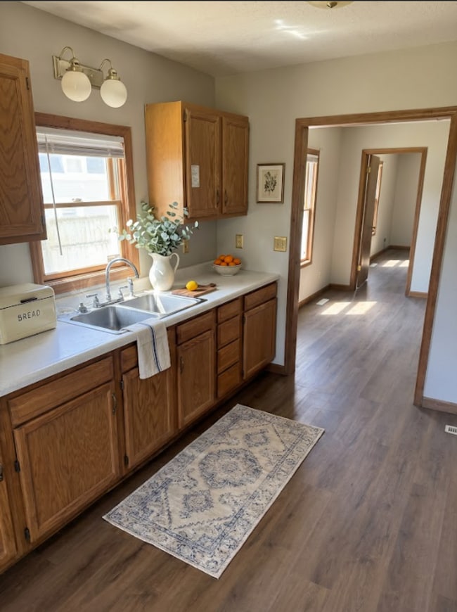 Building Photo - Spacious 5BR Home Near Drake — Porch, Garage & Tons of Space