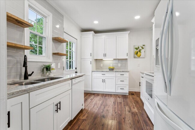 Building Photo - 44 Rivermont Dr