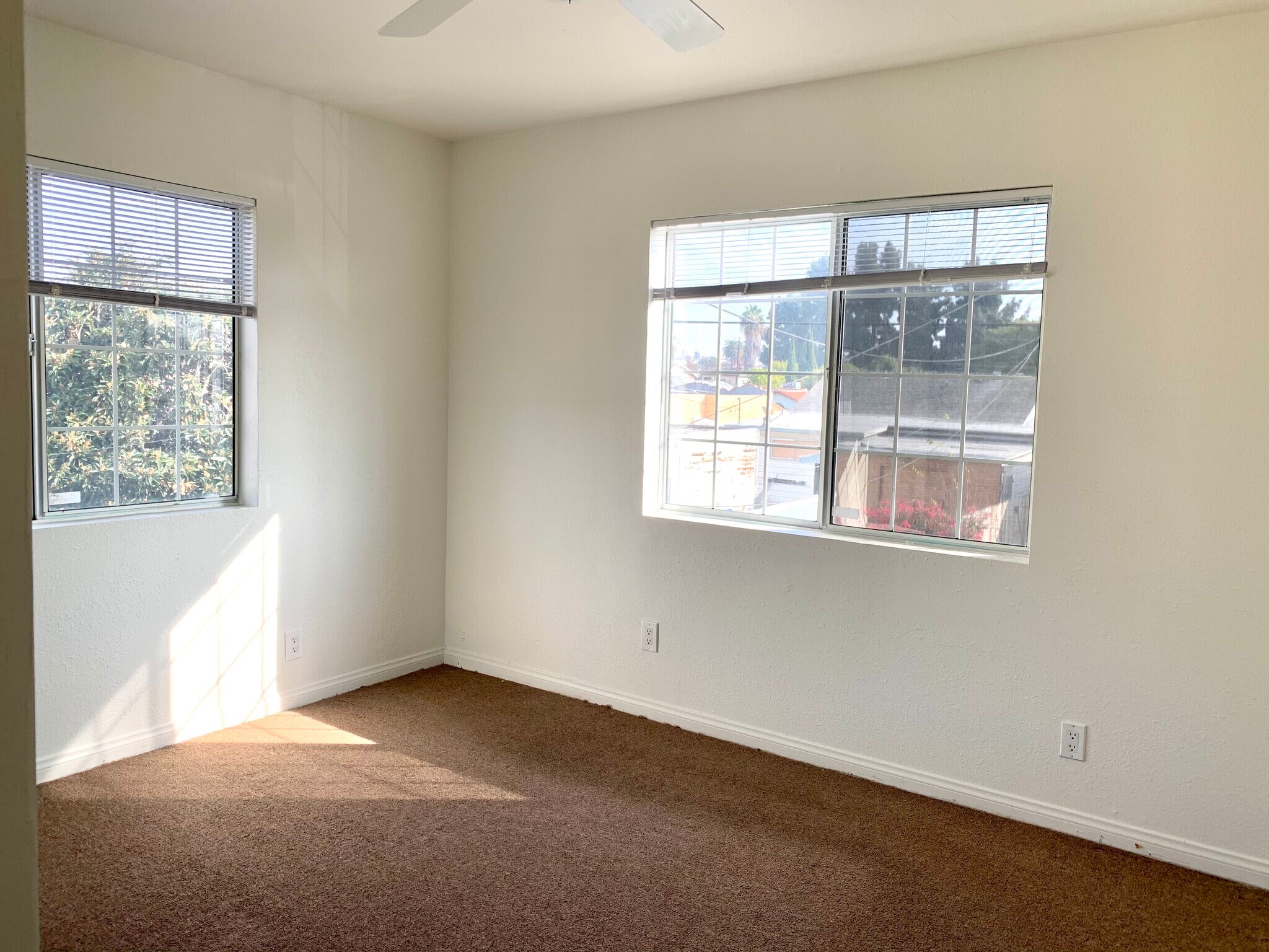 Building Photo - 2134 S Cloverdale Ave