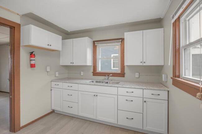 Building Photo - 521 Main St E