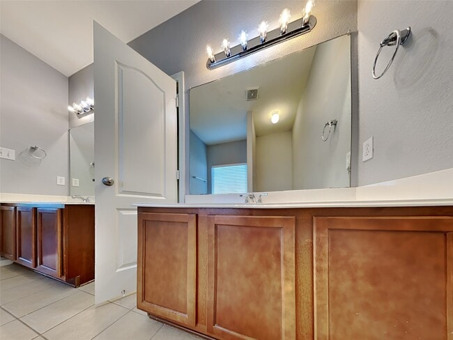 Building Photo - 1011 High Lane Court