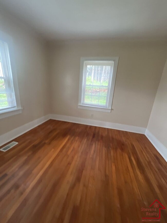 Building Photo - 236 S Young St