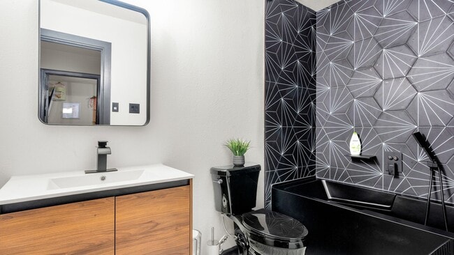 Building Photo - Fully furnished 3/2 Ardmore Highly Desired Neighborhood in ARDMORE