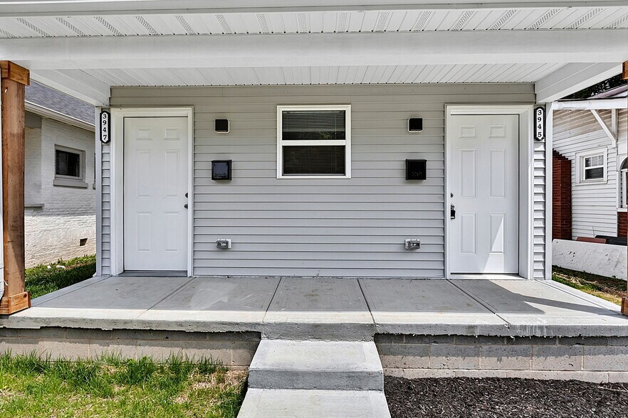 Building Photo - 3947 Rookwood Ave
