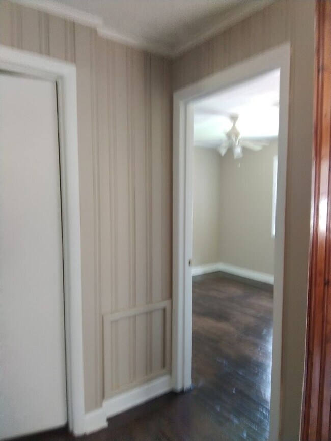 Building Photo - 304 Old Shaw Rd