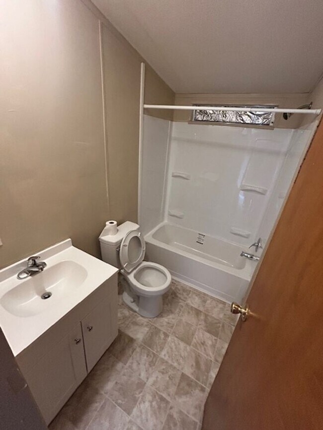 Building Photo - 2Bedroom 2Bath Mobile home