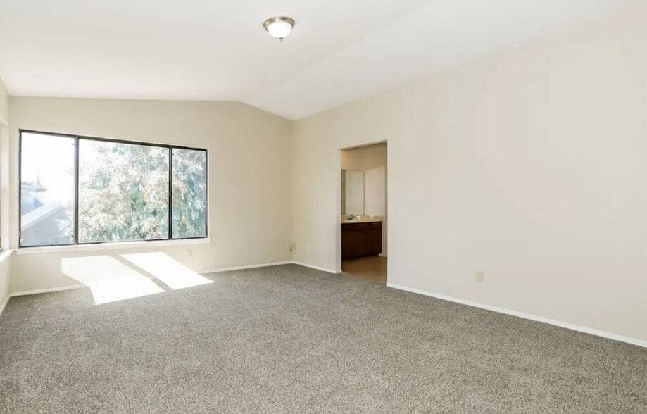 Building Photo - 40040 Pasadena Dr