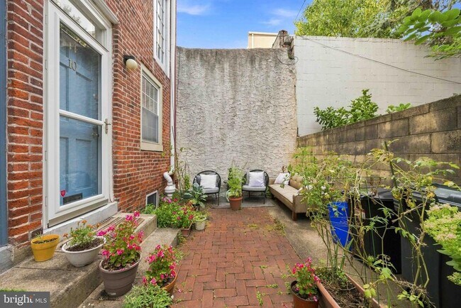 Building Photo - 725 Pemberton St
