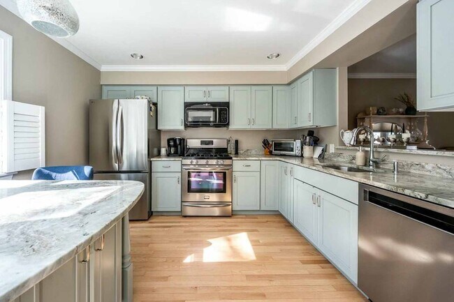 Building Photo - 4 Bob White Cres