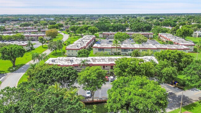 Building Photo - 23 Abbey Ln