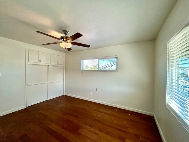 Building Photo - 2 Bed, 1 Bath in Central SD. Water/Trash/Parking Included